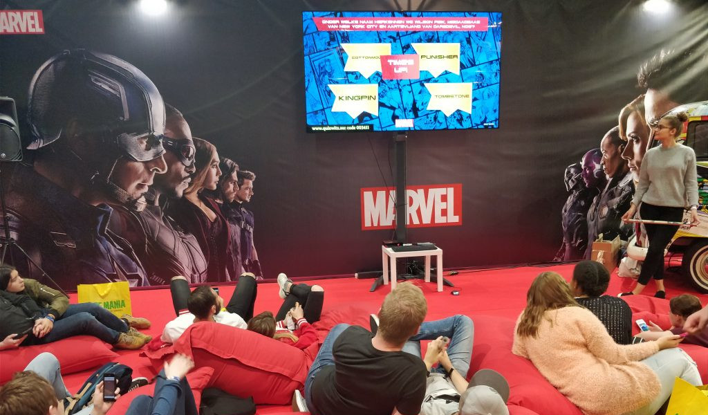 Una foto de un stand de Marvel usando QuizWitz